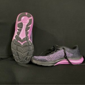 Under Armour Liquify Rebel Black & Lavender Women’s Size 6